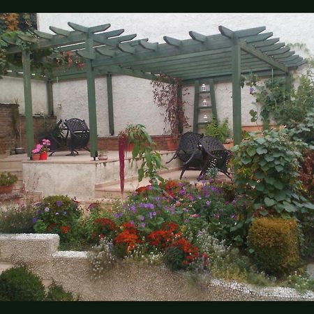 Room "Honeybee" In A Neoclassical House Kesriye Dış mekan fotoğraf